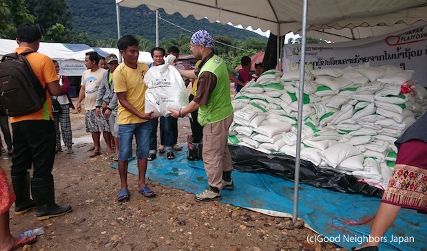 ラオス水害の被災者への緊急支援