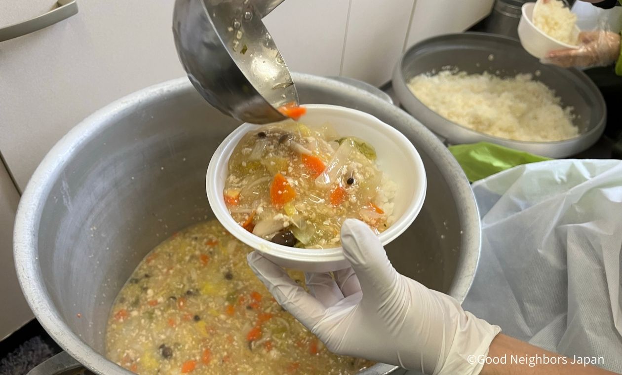 炊き出しで野菜とお肉たっぷりの中華丼を提供（2024年1月12日、石川県輪島市・JAのと おおぞら天翔河原田）