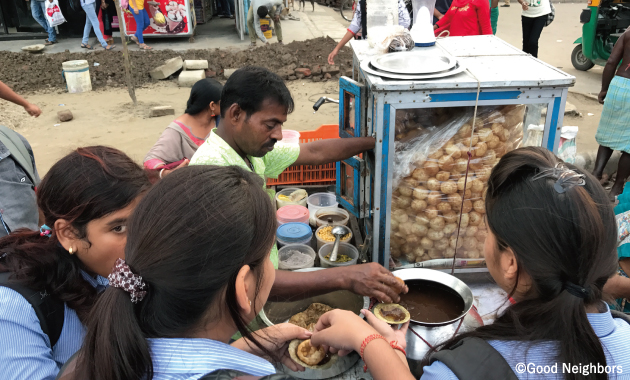 インドのストリートフード「パニプリ」