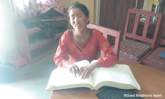 視覚障害の特別支援学校に通うシャンティ