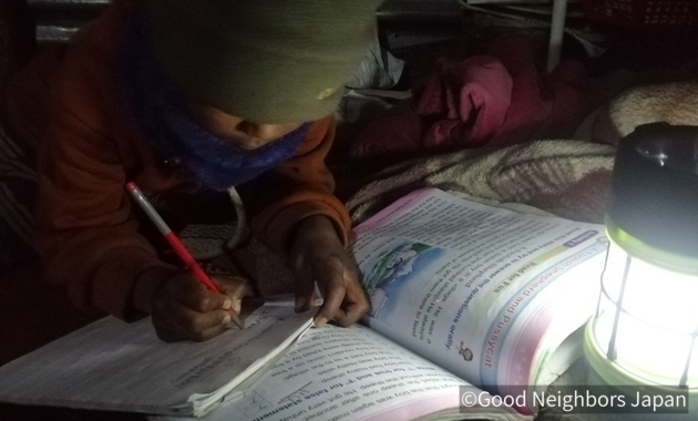 停電中の勉強の様子