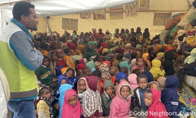 避難生活を送る子どもたち