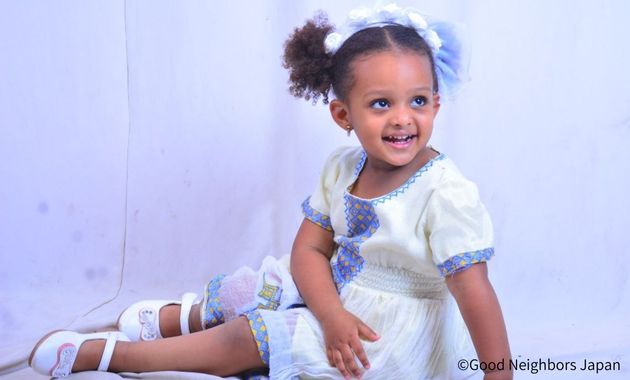 伝統衣装を着た女の子