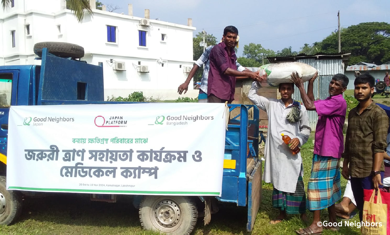 配付会場に併設された医療キャンプ