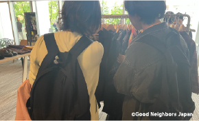 衣服無料提供イベントの様子