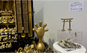 会場に置かれる募金箱