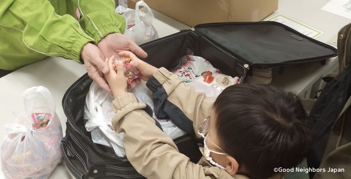 グッドごはん配付の様子