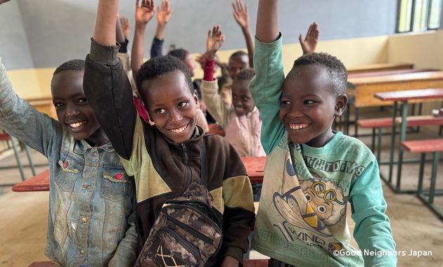 教室にいる子どもたち