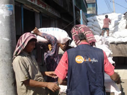 バングラデシュサイクロン災害支援写真